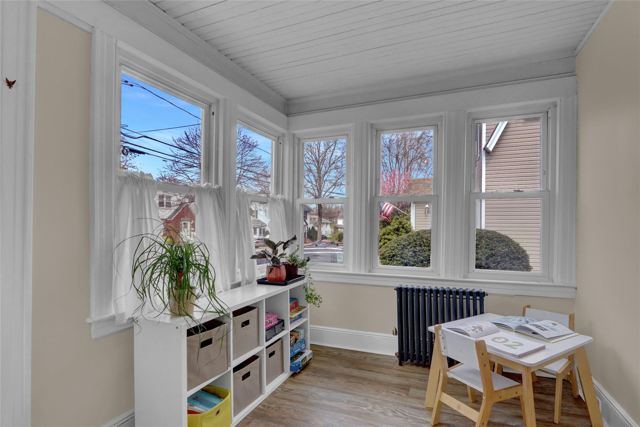 25 Gladiolus Avenue, Floral Park, New York image 2
