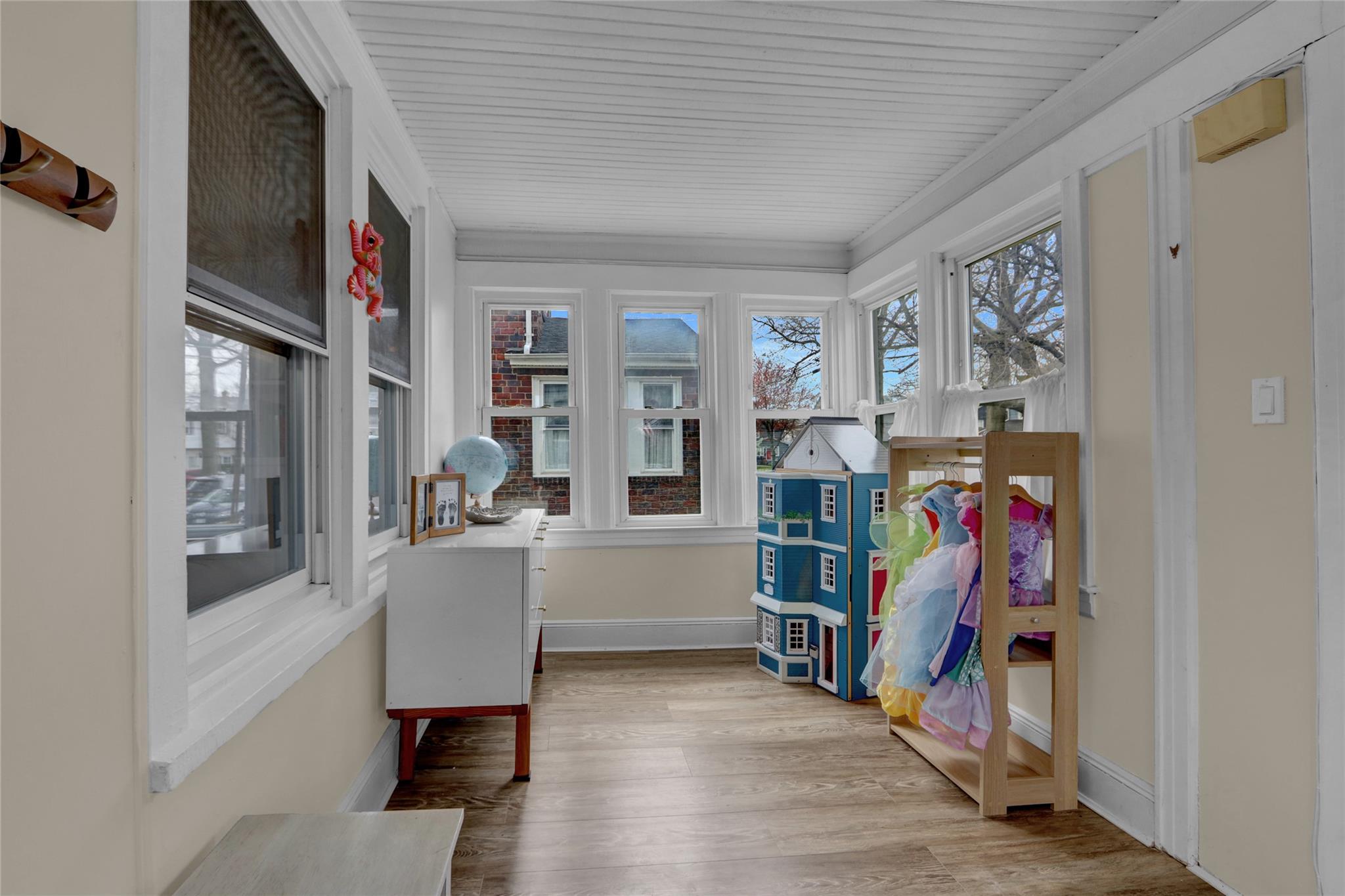 25 Gladiolus Avenue, Floral Park, New York image 3