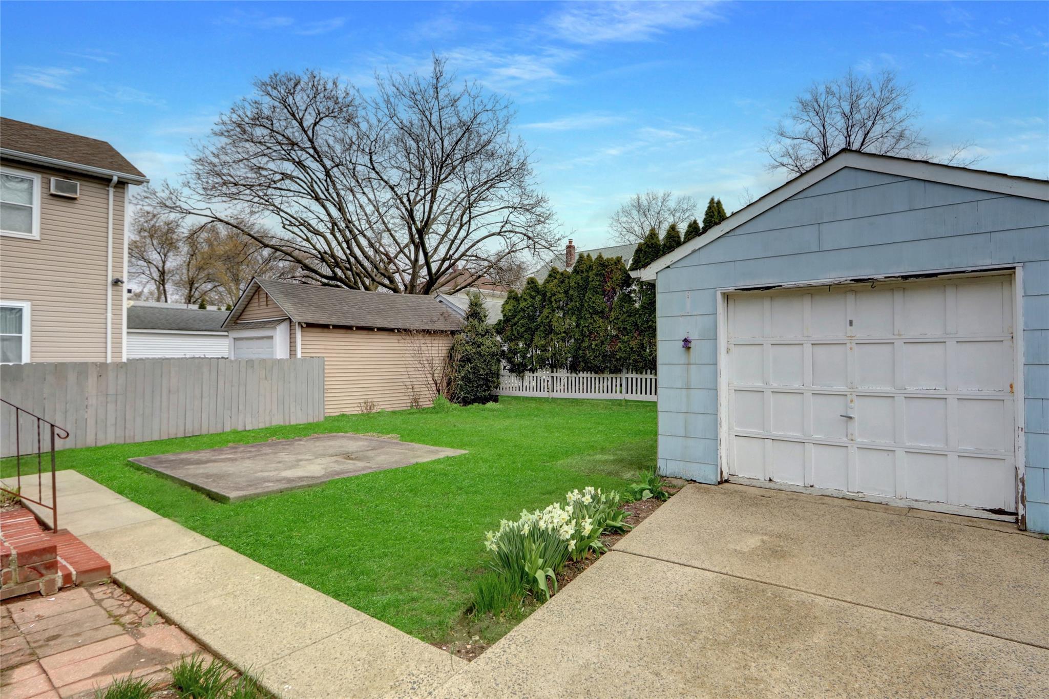 25 Gladiolus Avenue, Floral Park, New York image 20
