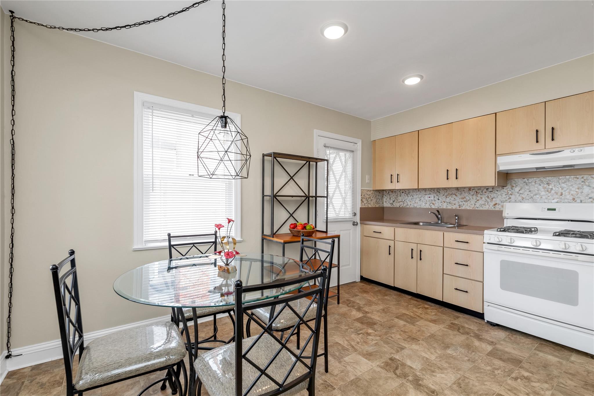 532 Stratford Road, South Hempstead, New York image 2
