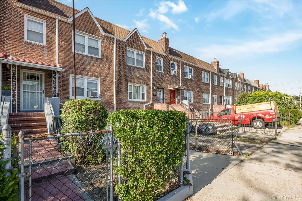 Photo of 22533 Murdock Avenue, Cambria Heights, NY 11429 (MLS # 1064092)