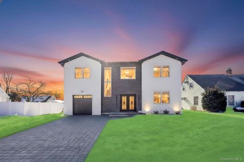 62 Haven Lane Levittown NY 11756