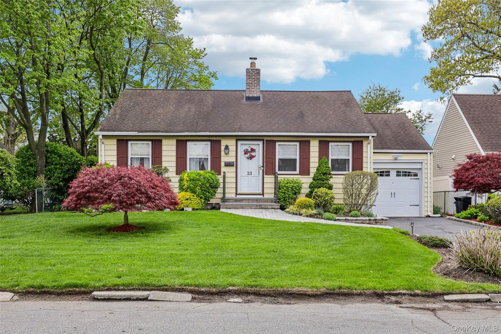 Photo of 23 Berwick Road, Hewlett, NY 11557 (MLS # 993634)
