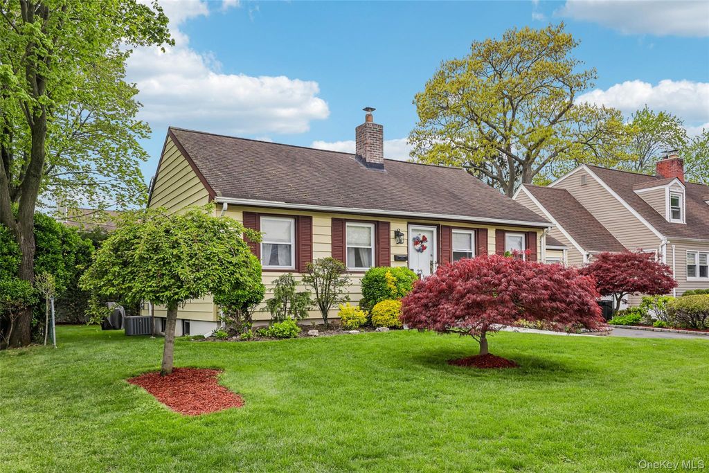 Photo of 23 Berwick Road, Hewlett, NY 11557 (MLS # 993634)
