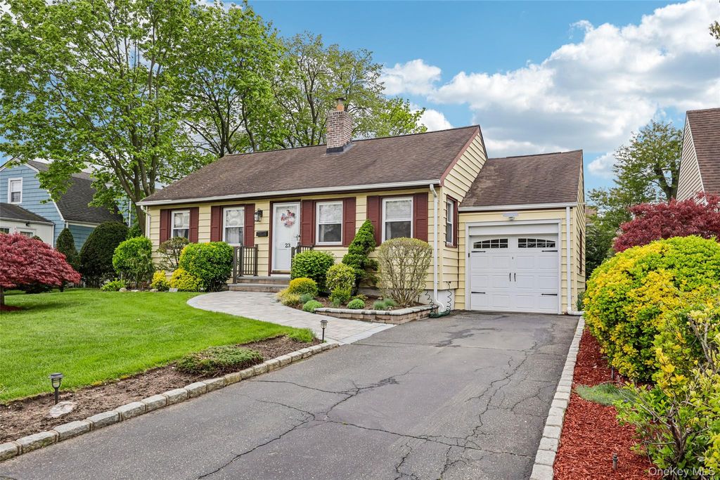 Photo of 23 Berwick Road, Hewlett, NY 11557 (MLS # 993634)
