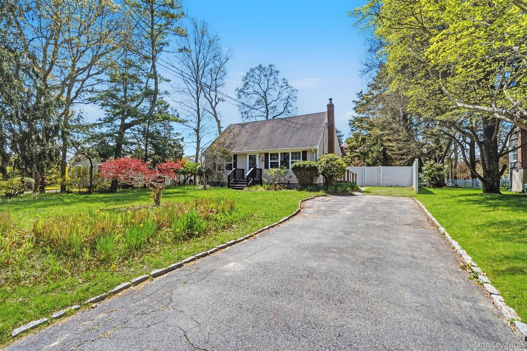 Photo of 9 White Birch Lane, Remsenburg, NY 11960 (MLS # 000055)