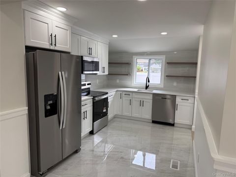 Photo of 109 Westwood Avenue, Deer Park, NY 11729 (MLS # 920287)