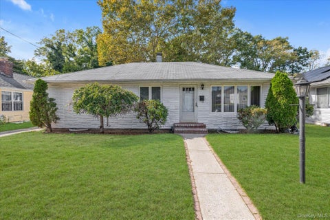 Homes For Sale - 328 Glen Road<br/> West Hempstead, NY 11552