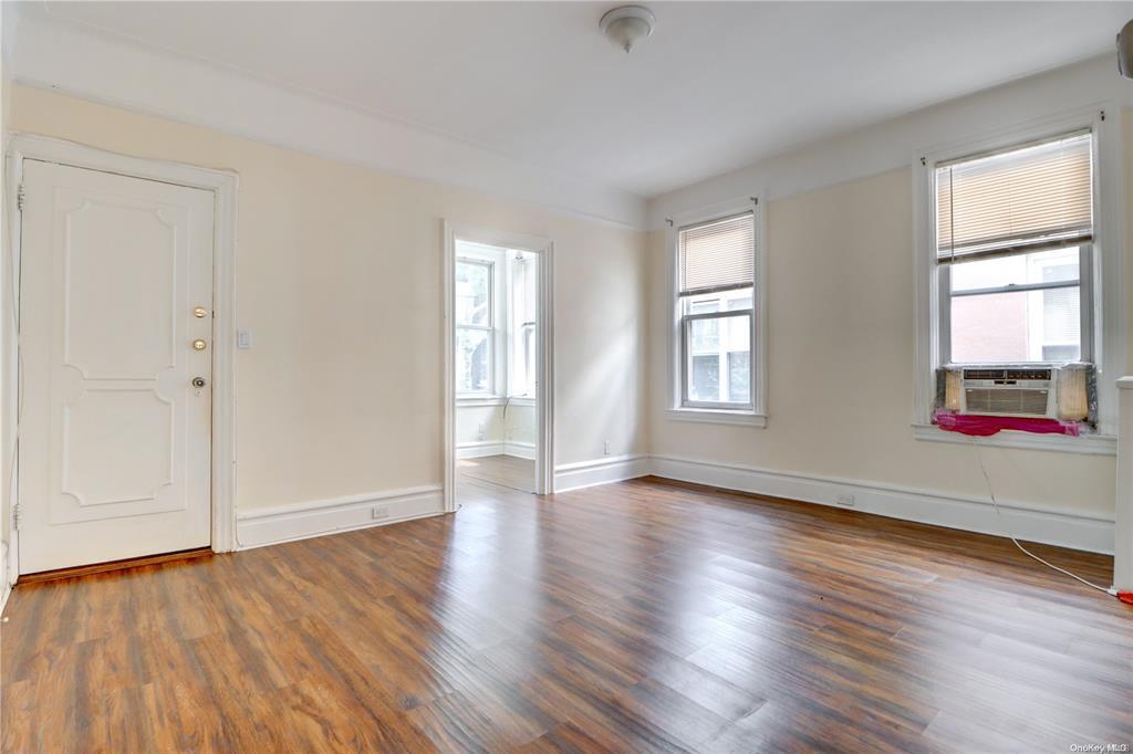 Rental Property at 81st Avenue 1F, Glendale, Queens, NY - Bedrooms: 4 
Bathrooms: 1  - $3,800 MO.