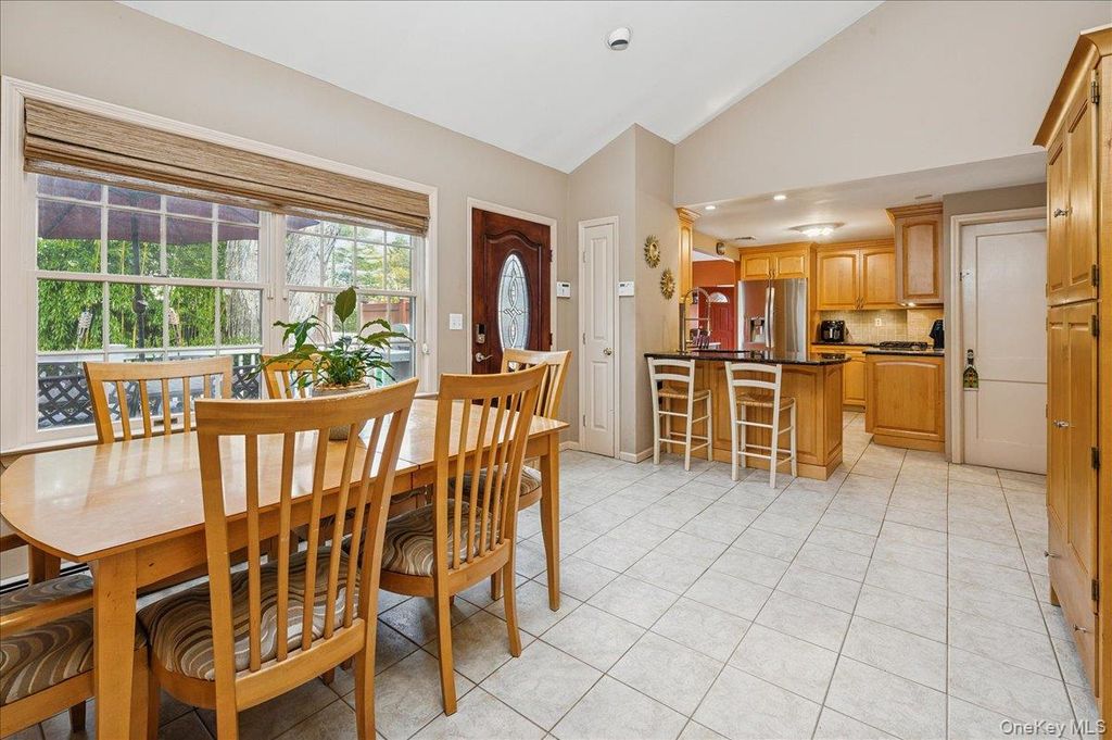 Photo of 25 Foxwood Road, West Nyack, NY 10994 (MLS # 936813)