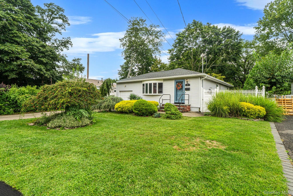 Photo of 21 Pearsall Place, Deer Park, NY 11729 (MLS # 1043589)