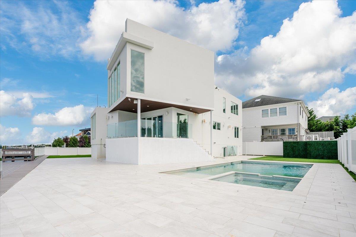 Atlantic Beach, New York 11509, United States, 7 Bedrooms Bedrooms, ,7 BathroomsBathrooms,Residential,Active,107345