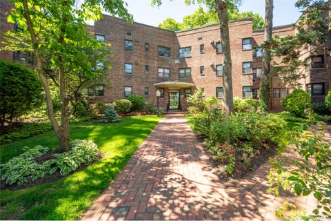 Homes For Sale - 50 Brompton Road #APT 3H<br/> Great Neck, NY 11021
