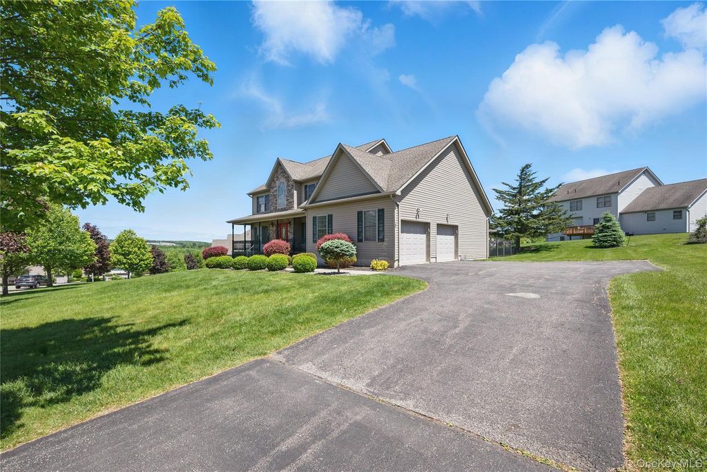 Photo of 15 Prestwick Drive, Monroe, NY 10950 (MLS # 999285)