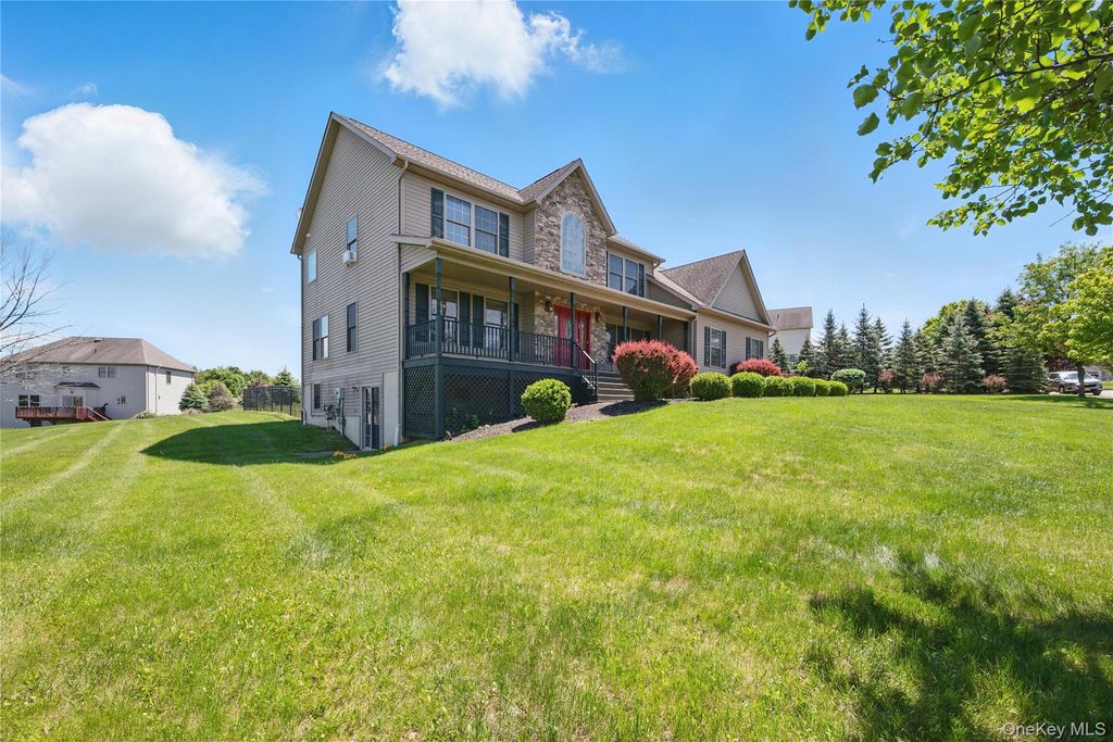 Photo of 15 Prestwick Drive, Monroe, NY 10950 (MLS # 999285)