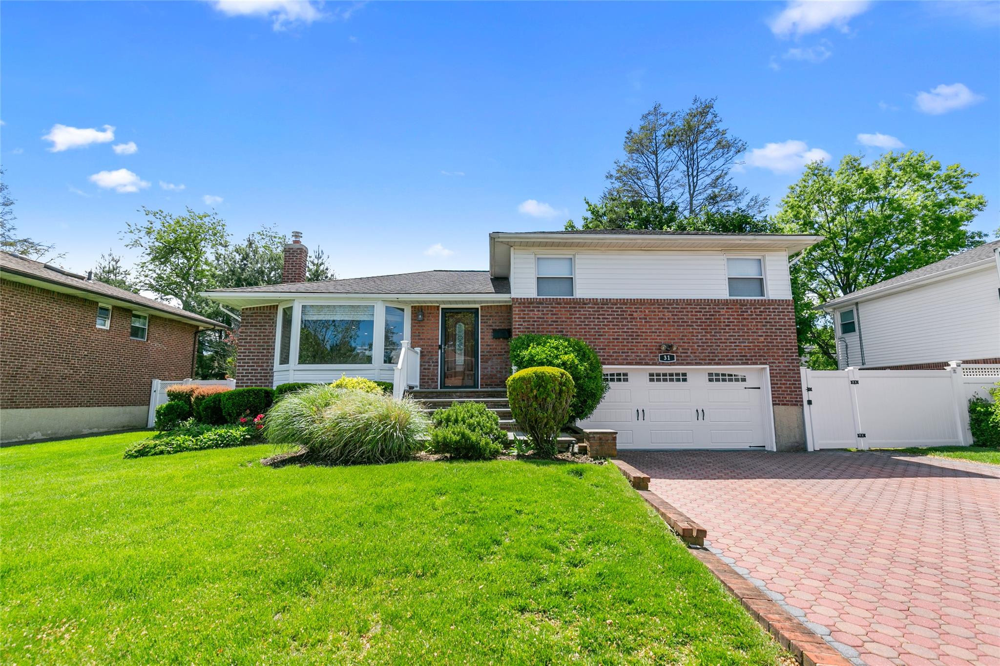 31 Roxton Road, Plainview, New York image 1