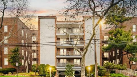 Homes For Sale - 100 Brooklyn Avenue #4V<br/> Freeport, NY 11520
