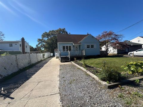 182 Lexington Road Shirley NY 11967
