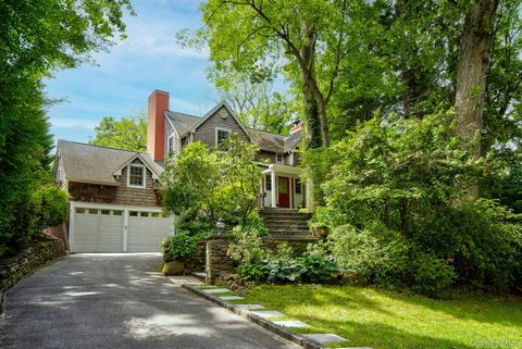 96 Davis Road Port Washington NY 11050