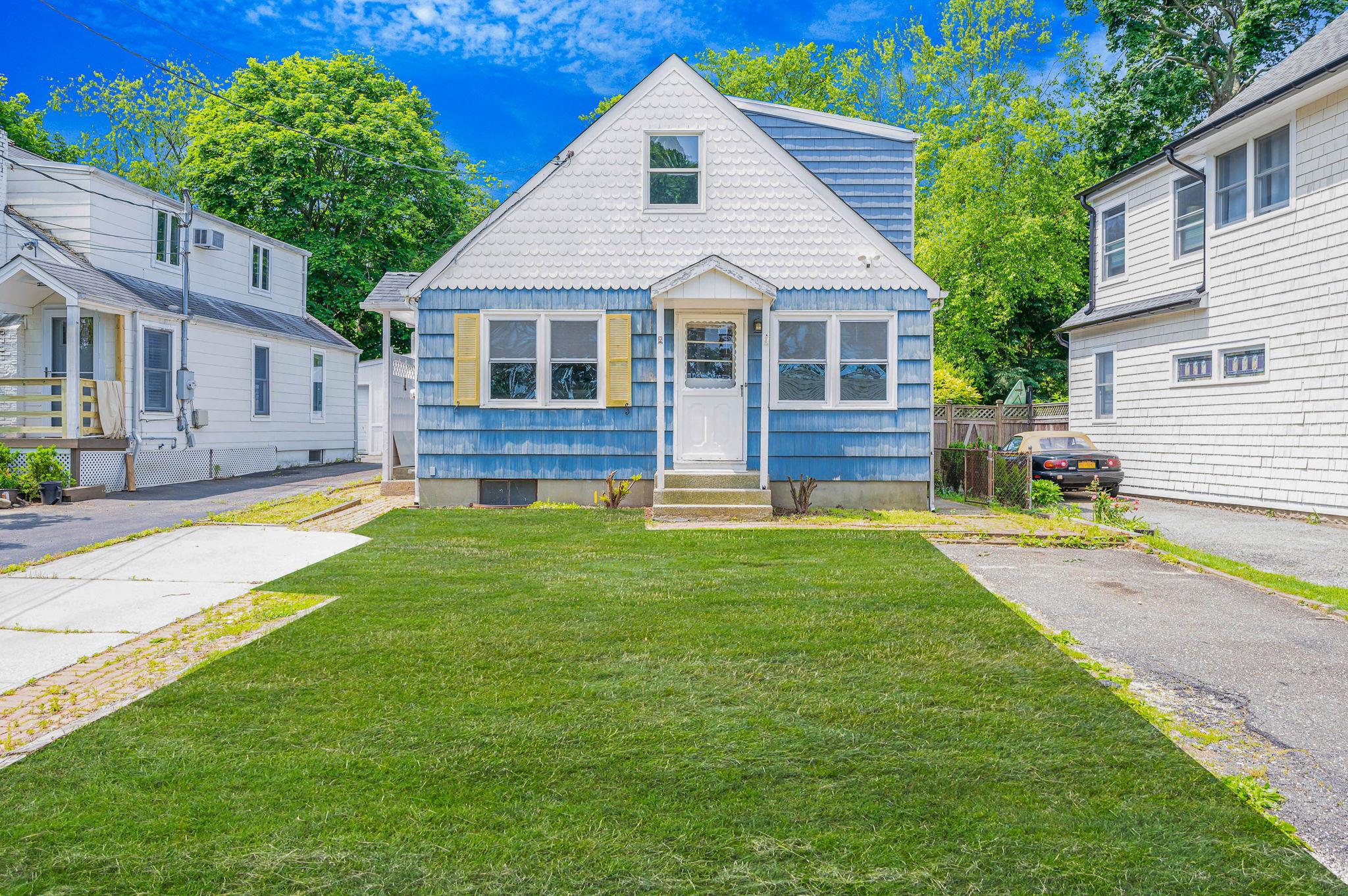 170 Taft Crescent, Centerport, New York image 2