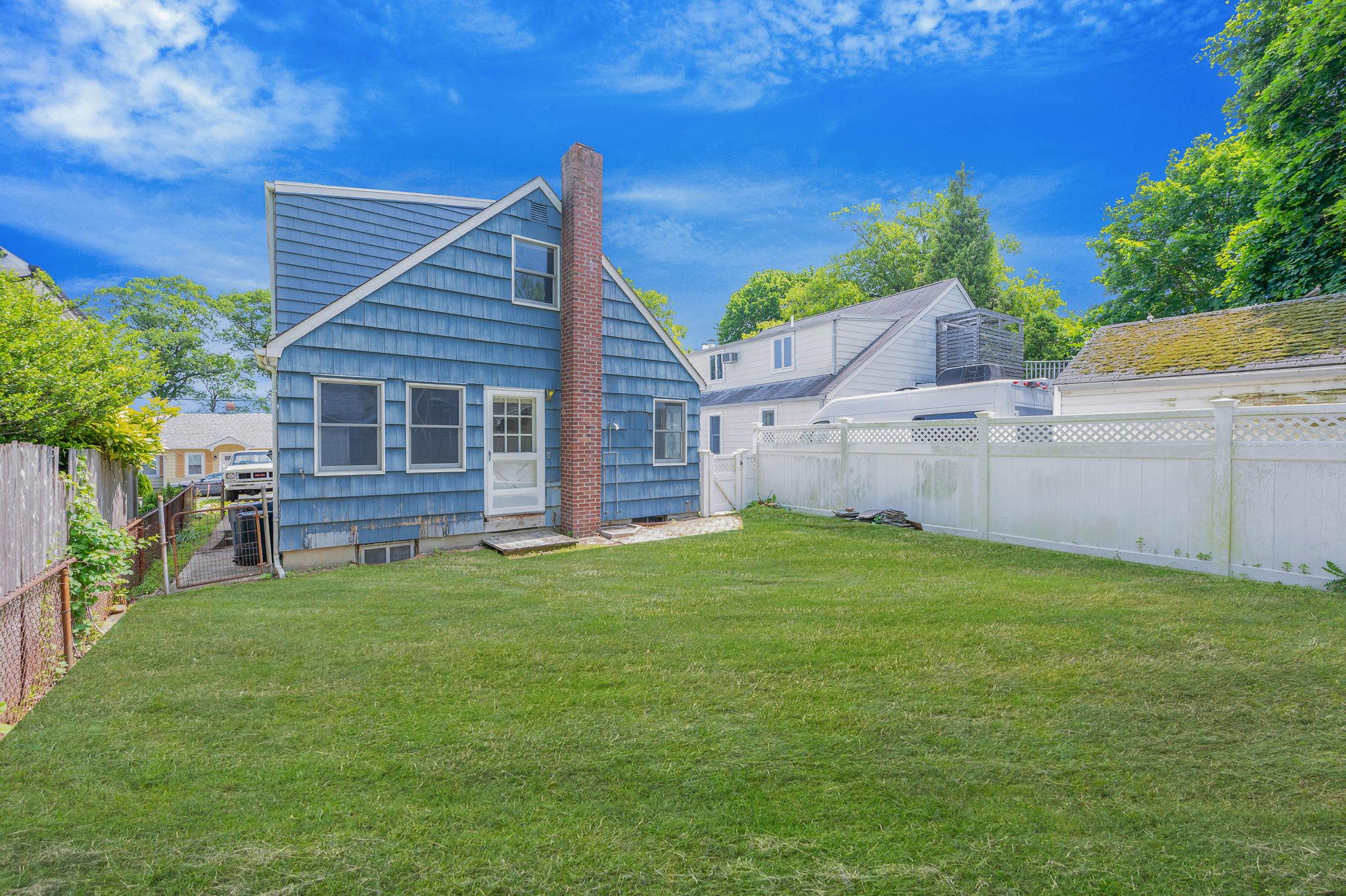 170 Taft Crescent, Centerport, New York image 6