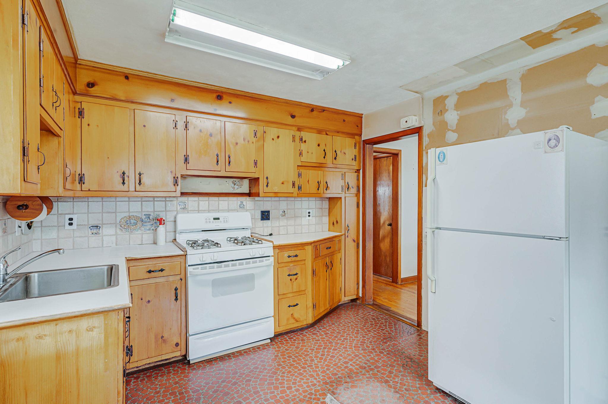 170 Taft Crescent, Centerport, New York image 12