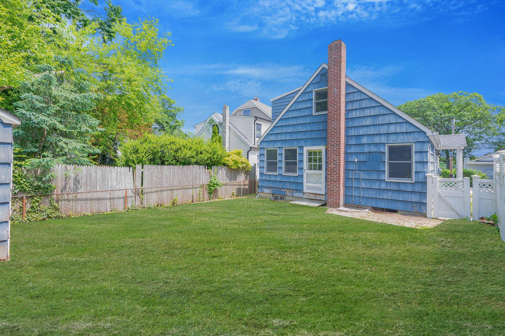 170 Taft Crescent, Centerport, New York image 8
