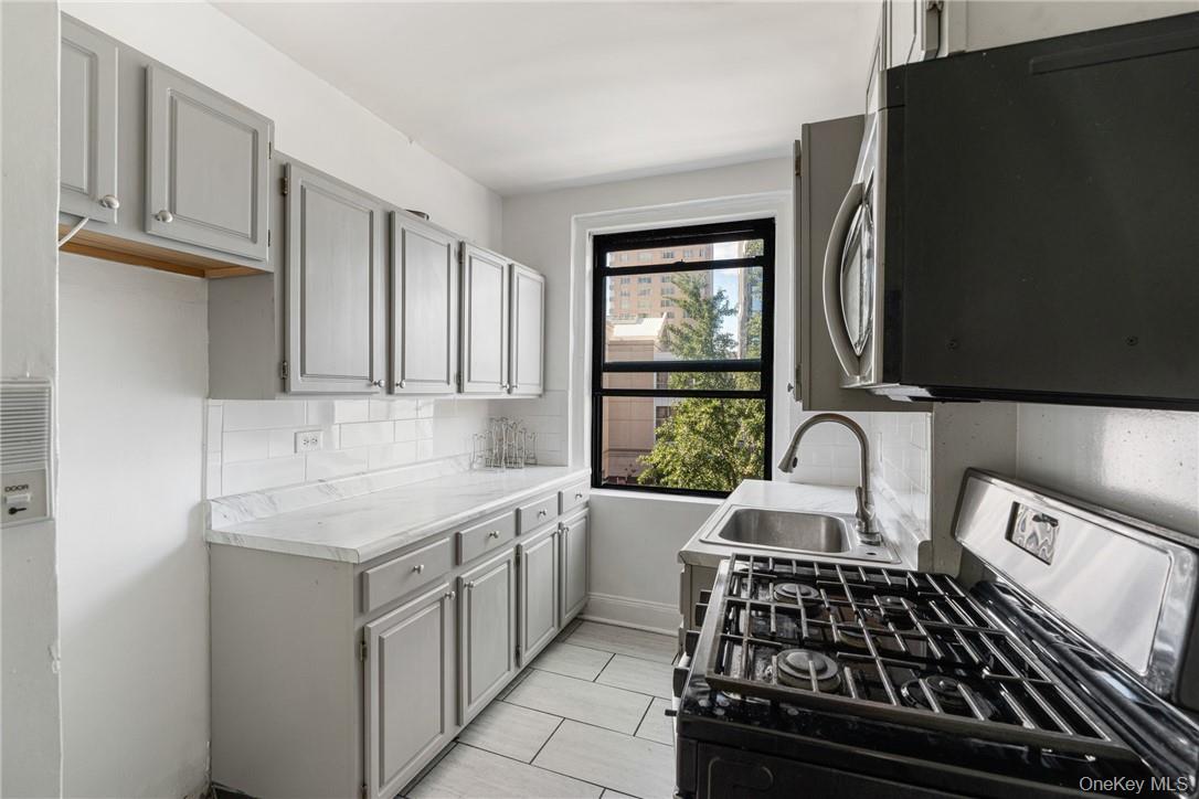 240 Martine Avenue 4G