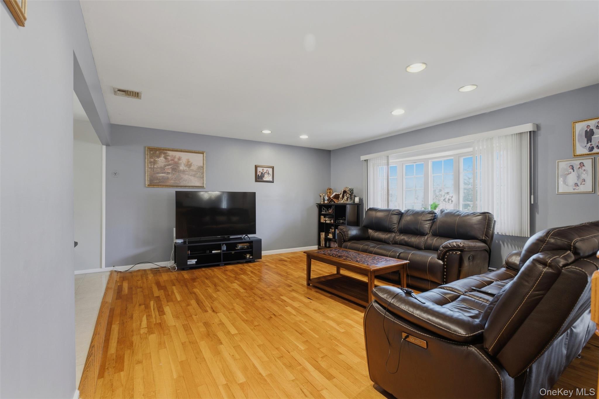30 S Lilburn Drive