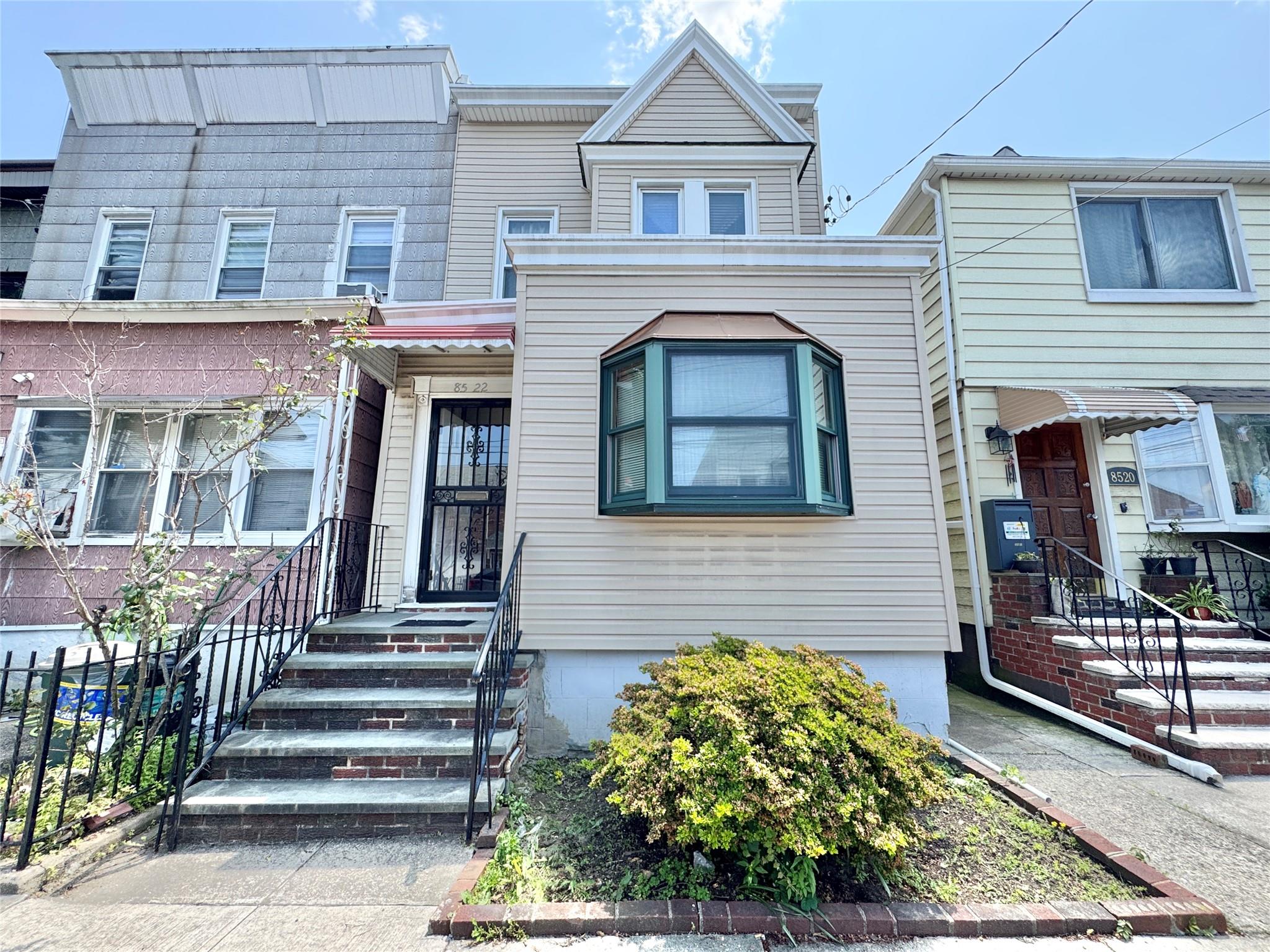 53rd Avenue, Elmhurst, Queens, NY - 4 Bedrooms  
2 Bathrooms  
7 Rooms - 