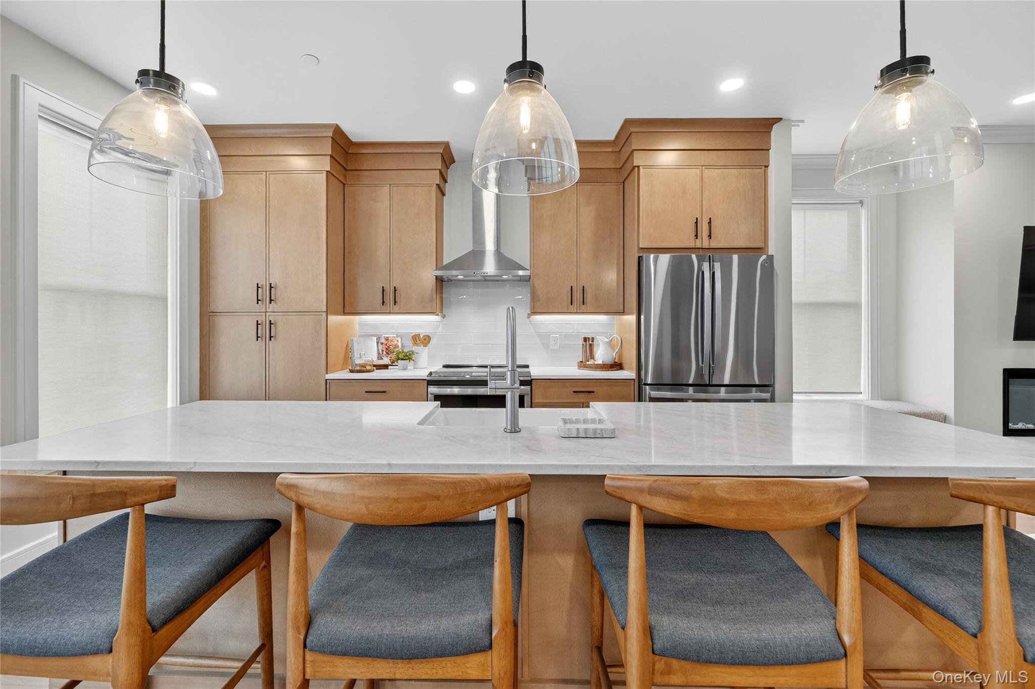 1833 Soundview Court