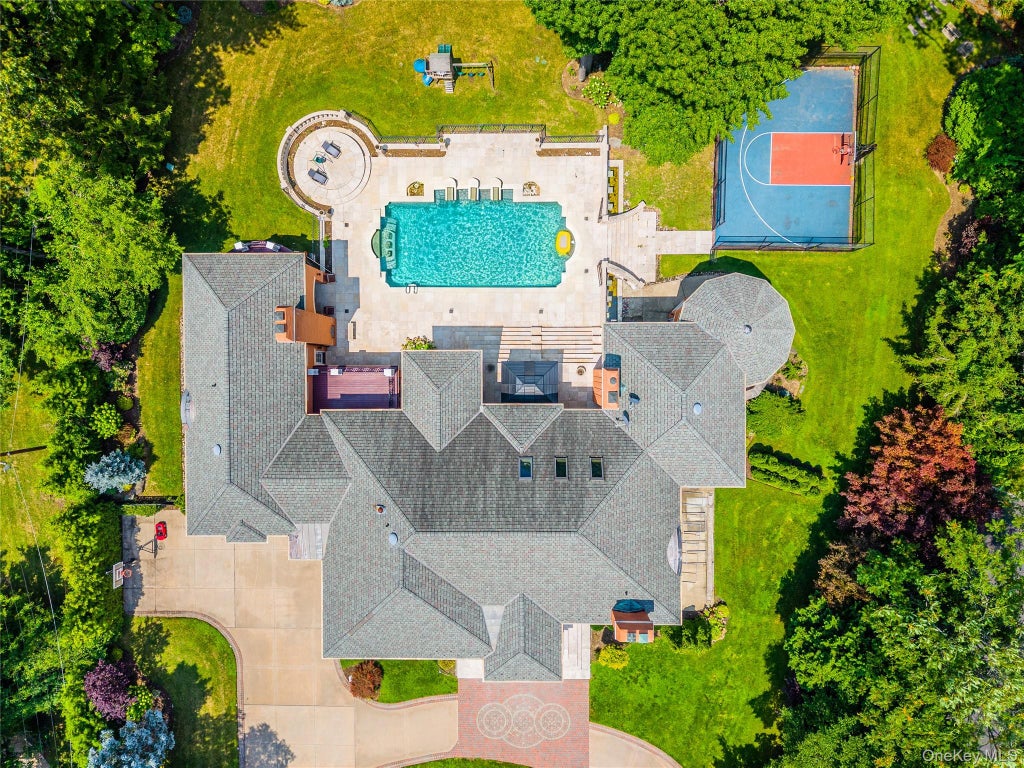 Photo of 25 Lake Road, Lake Success, NY 11020 (MLS # 1028608)