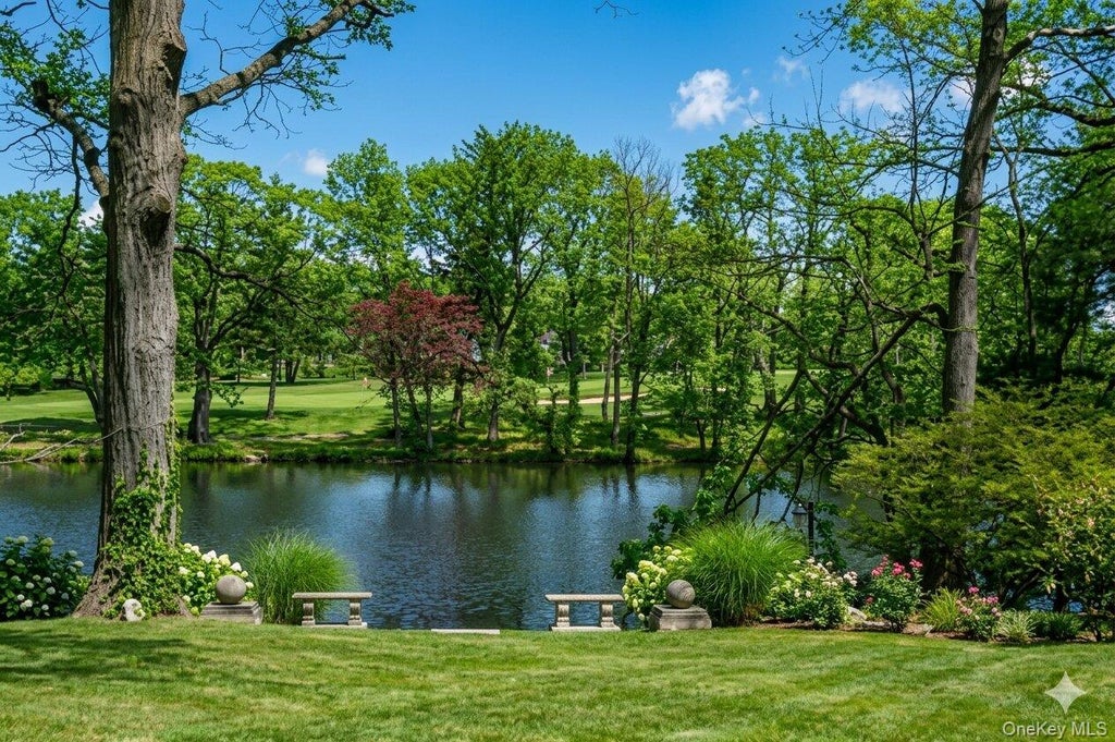 Photo of 25 Lake Road, Lake Success, NY 11020 (MLS # 1028608)