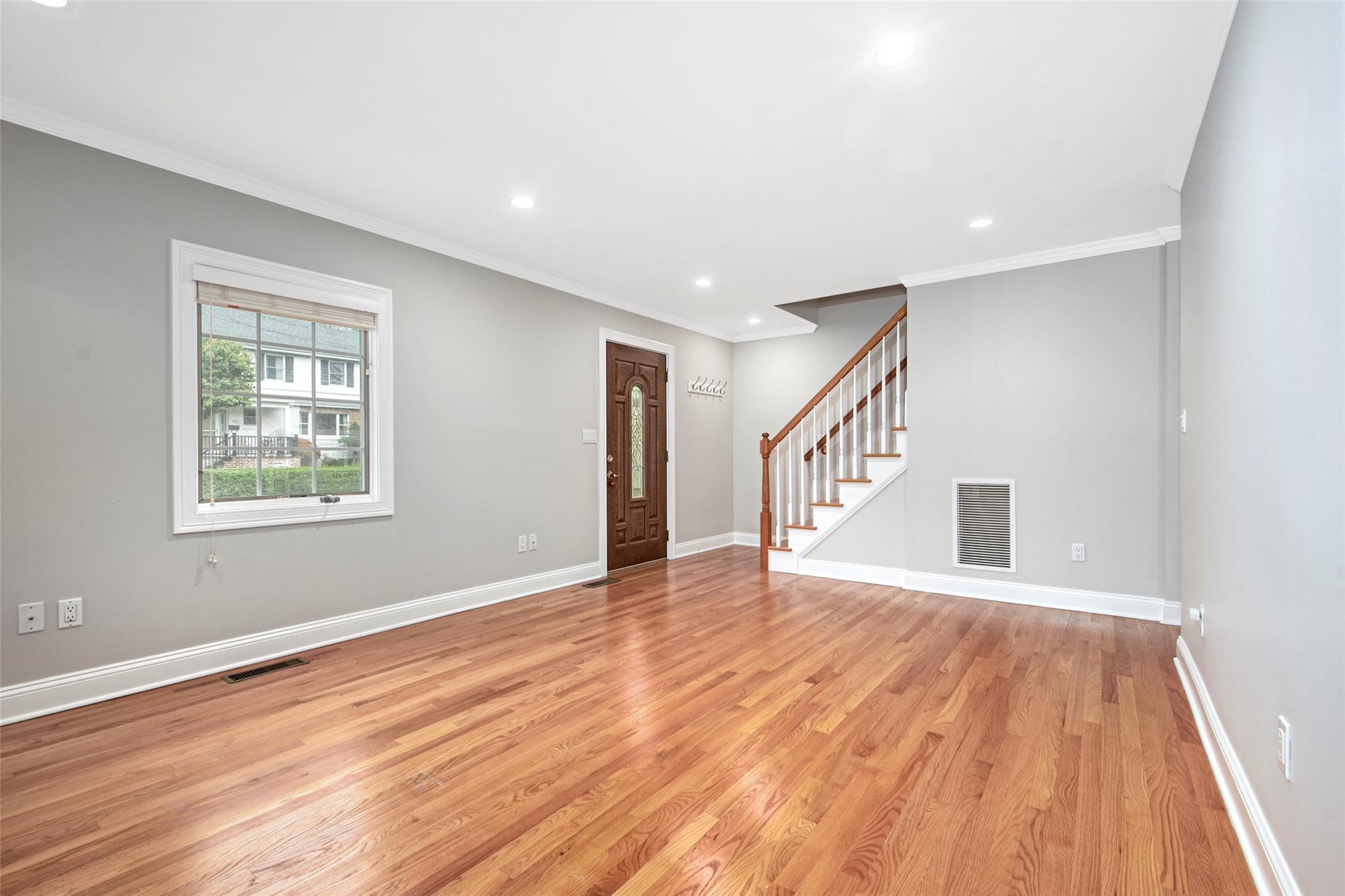37 Myrtle Boulevard, Larchmont, New York image 2