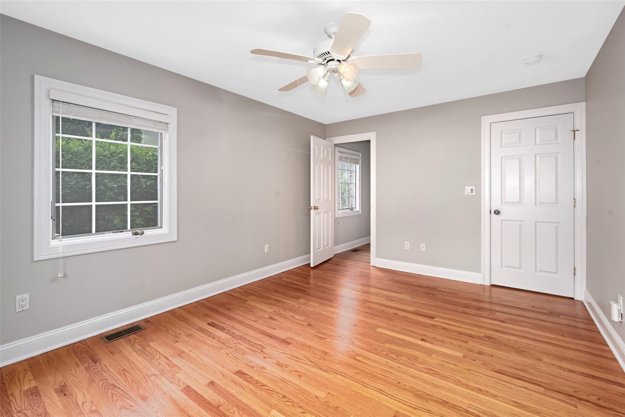37 Myrtle Boulevard, Larchmont, New York image 11