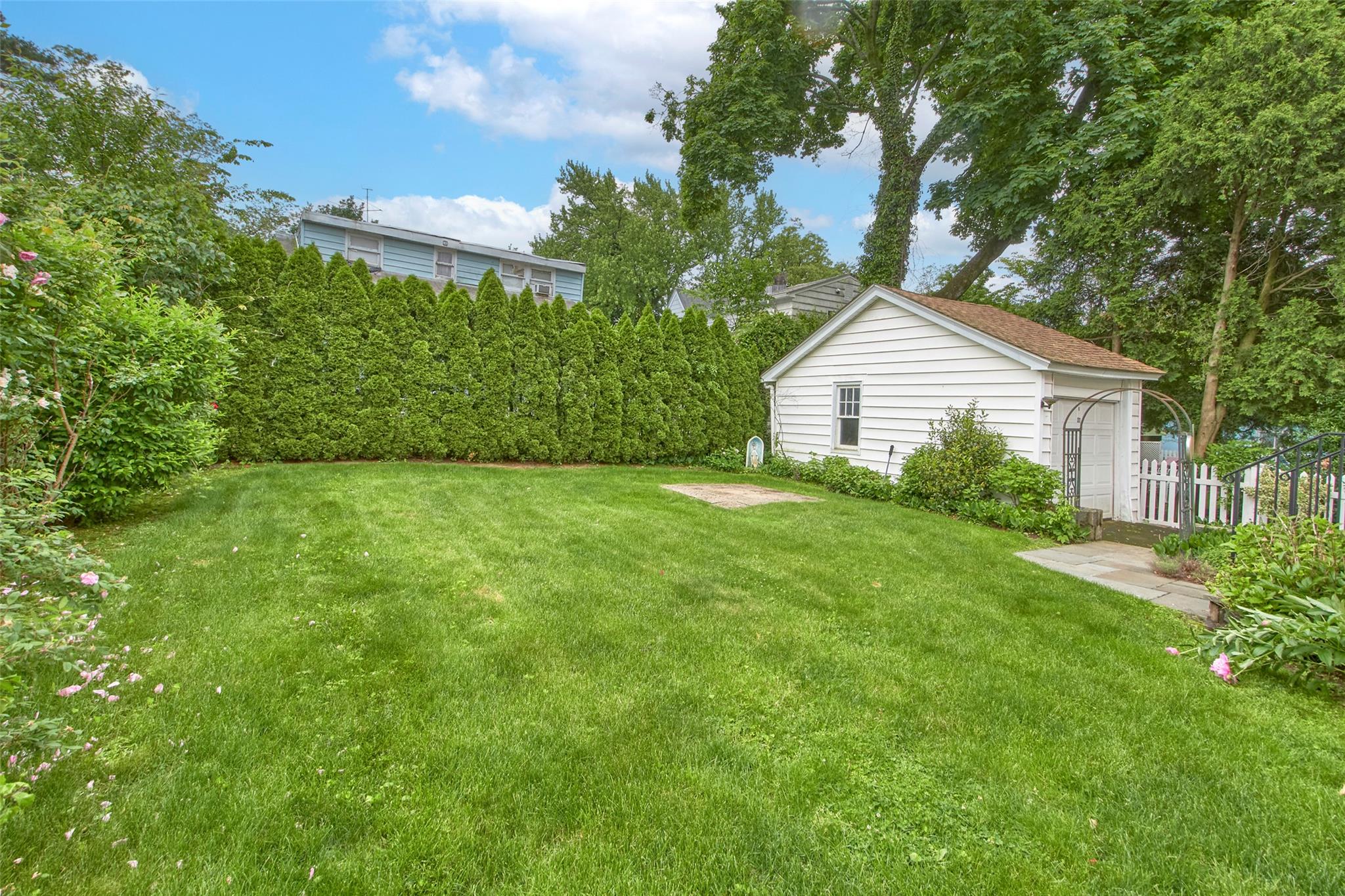 37 Myrtle Boulevard, Larchmont, New York image 21