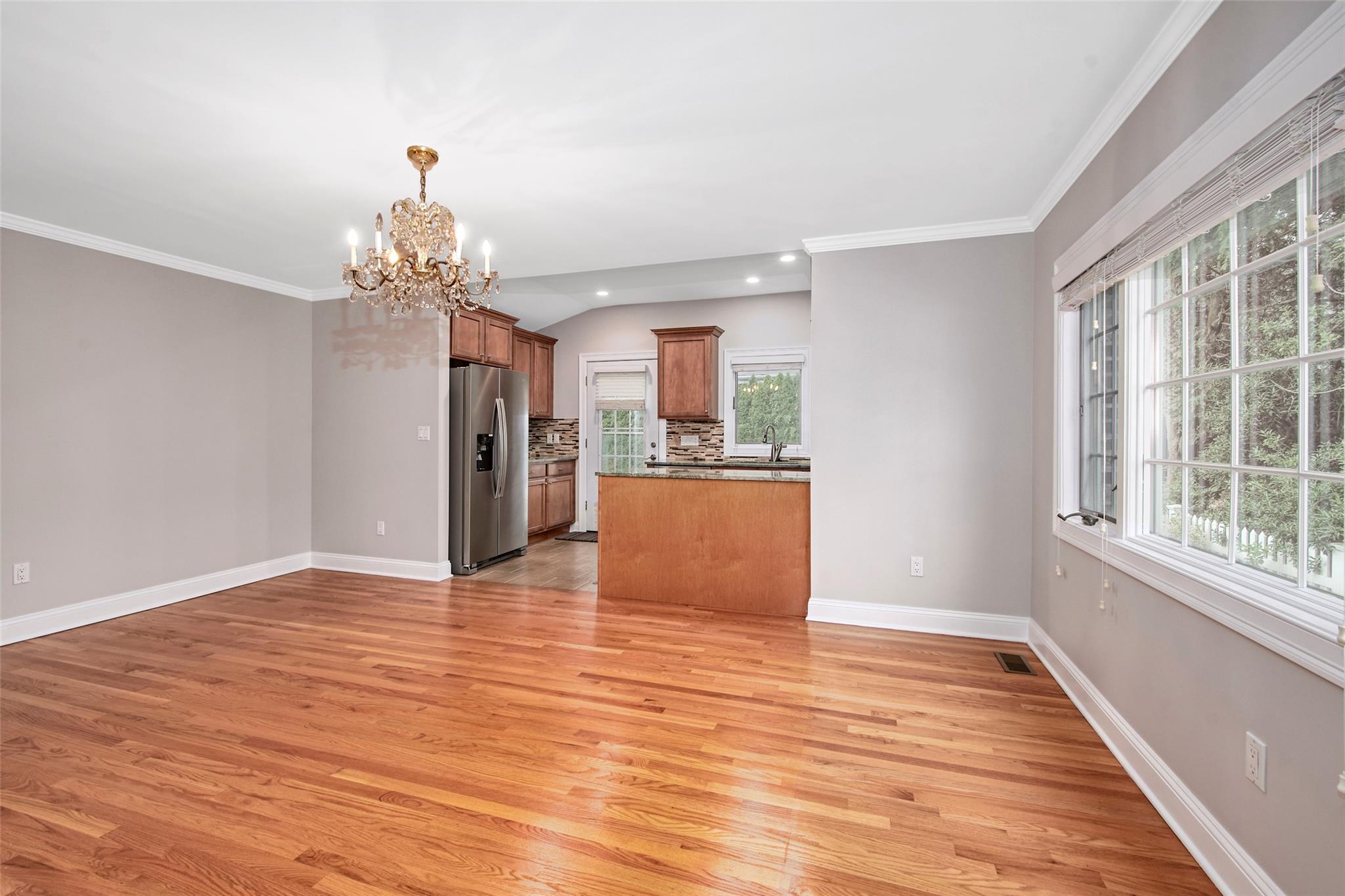 37 Myrtle Boulevard, Larchmont, New York image 6