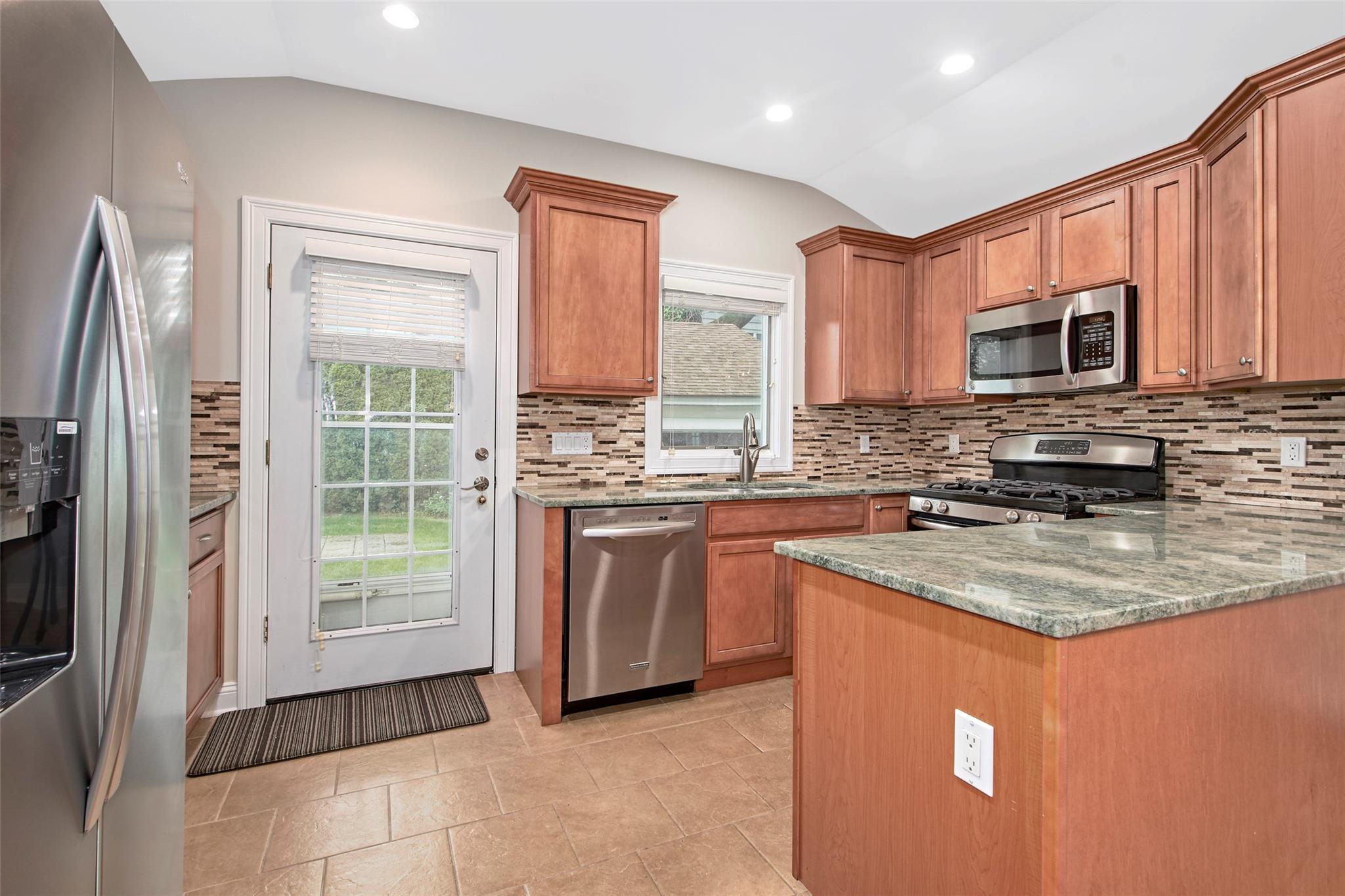 37 Myrtle Boulevard, Larchmont, New York image 7
