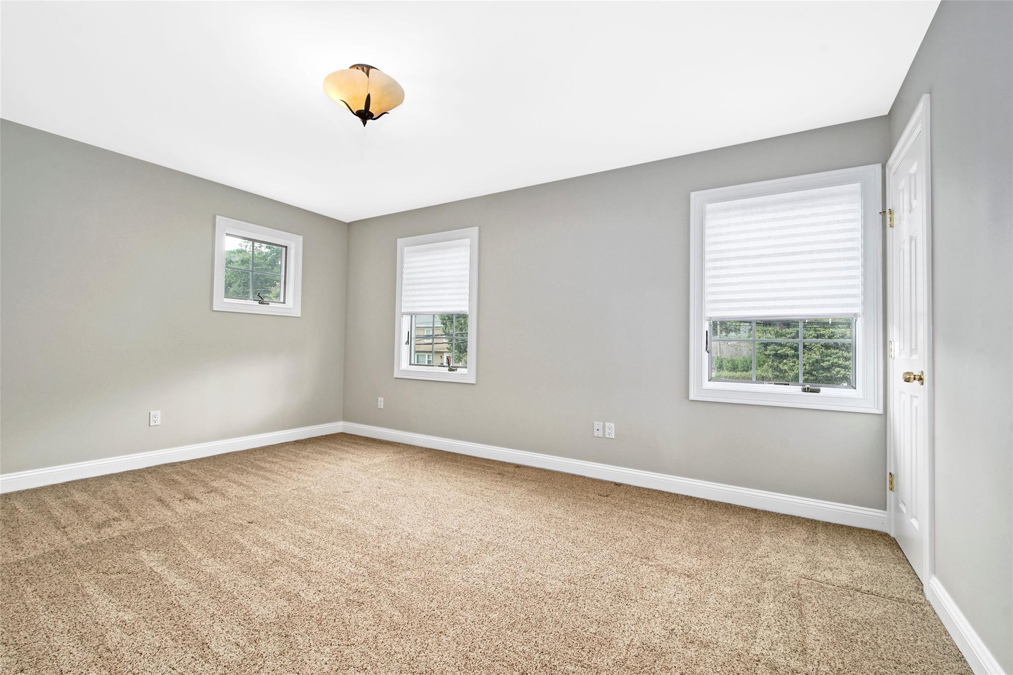 37 Myrtle Boulevard, Larchmont, New York image 13