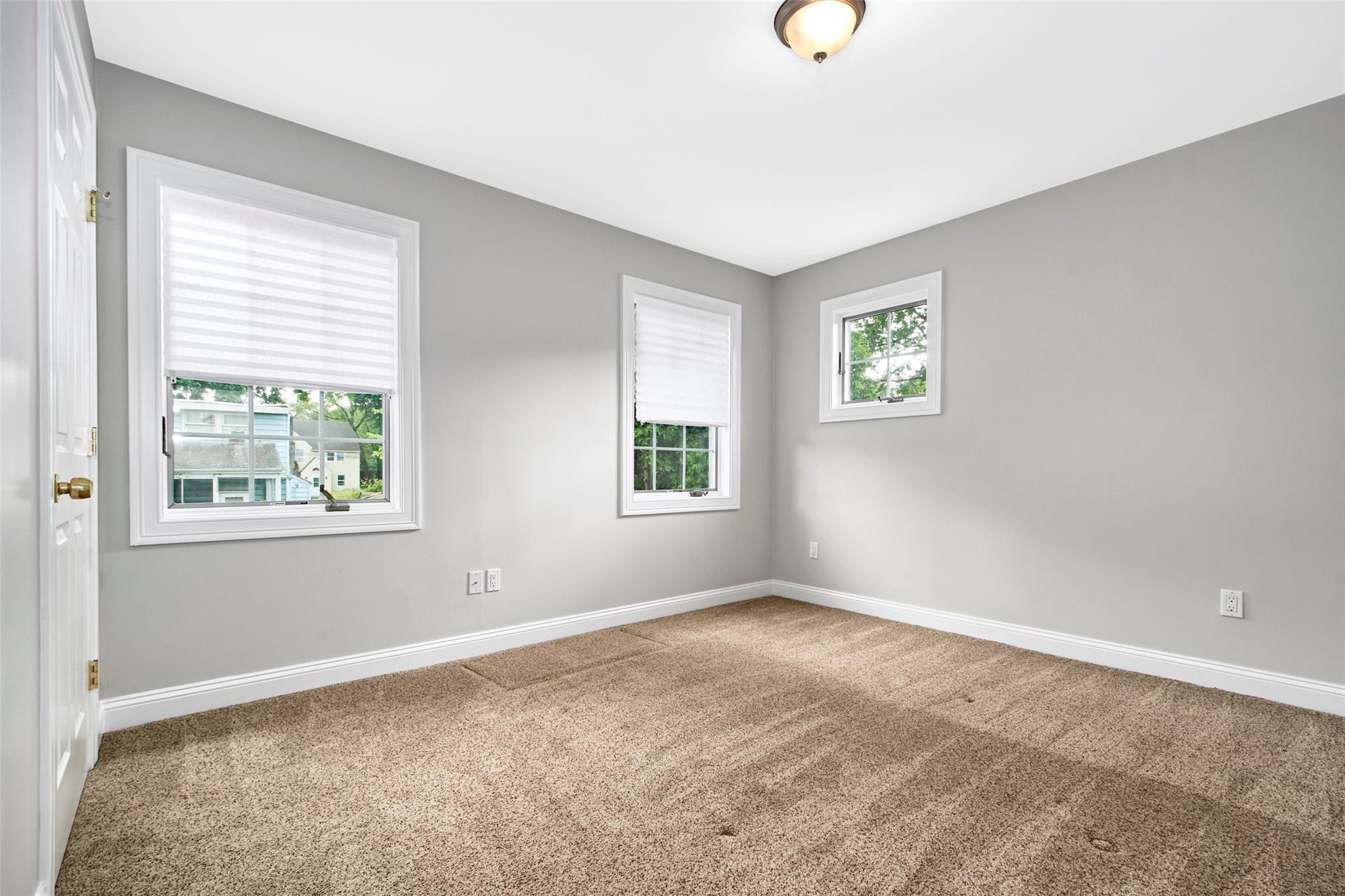 37 Myrtle Boulevard, Larchmont, New York image 14