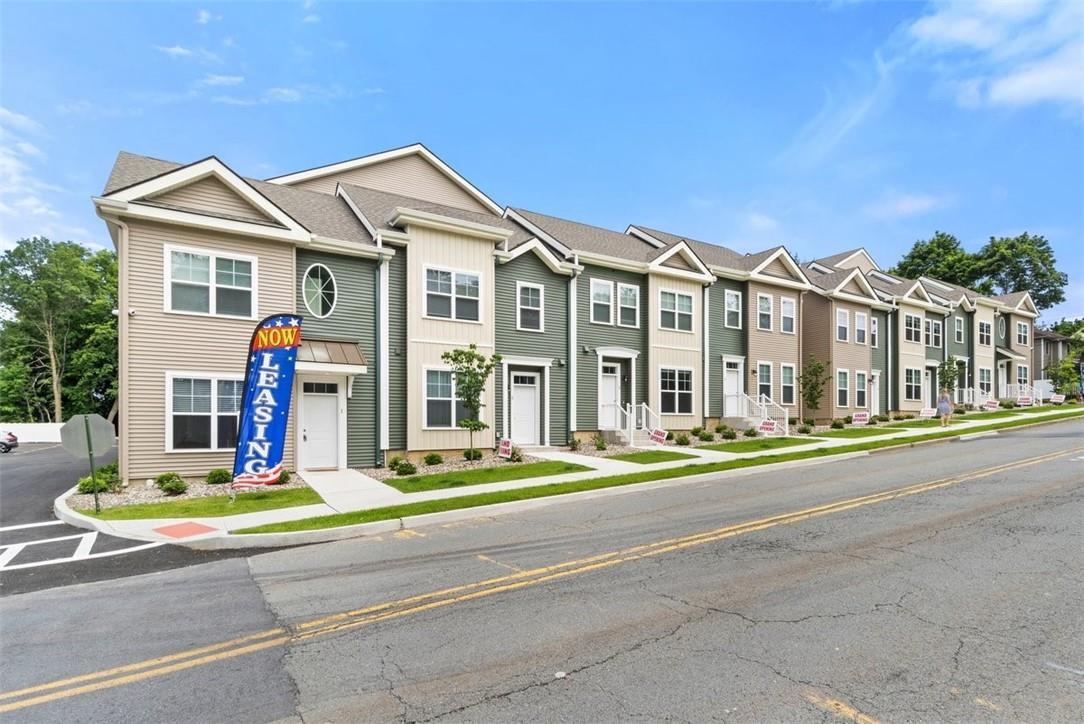 Rental Property at Forester Avenue 117, Warwick, New York - Bedrooms: 1 
Bathrooms: 1 
Rooms: 3  - $2,550 MO.