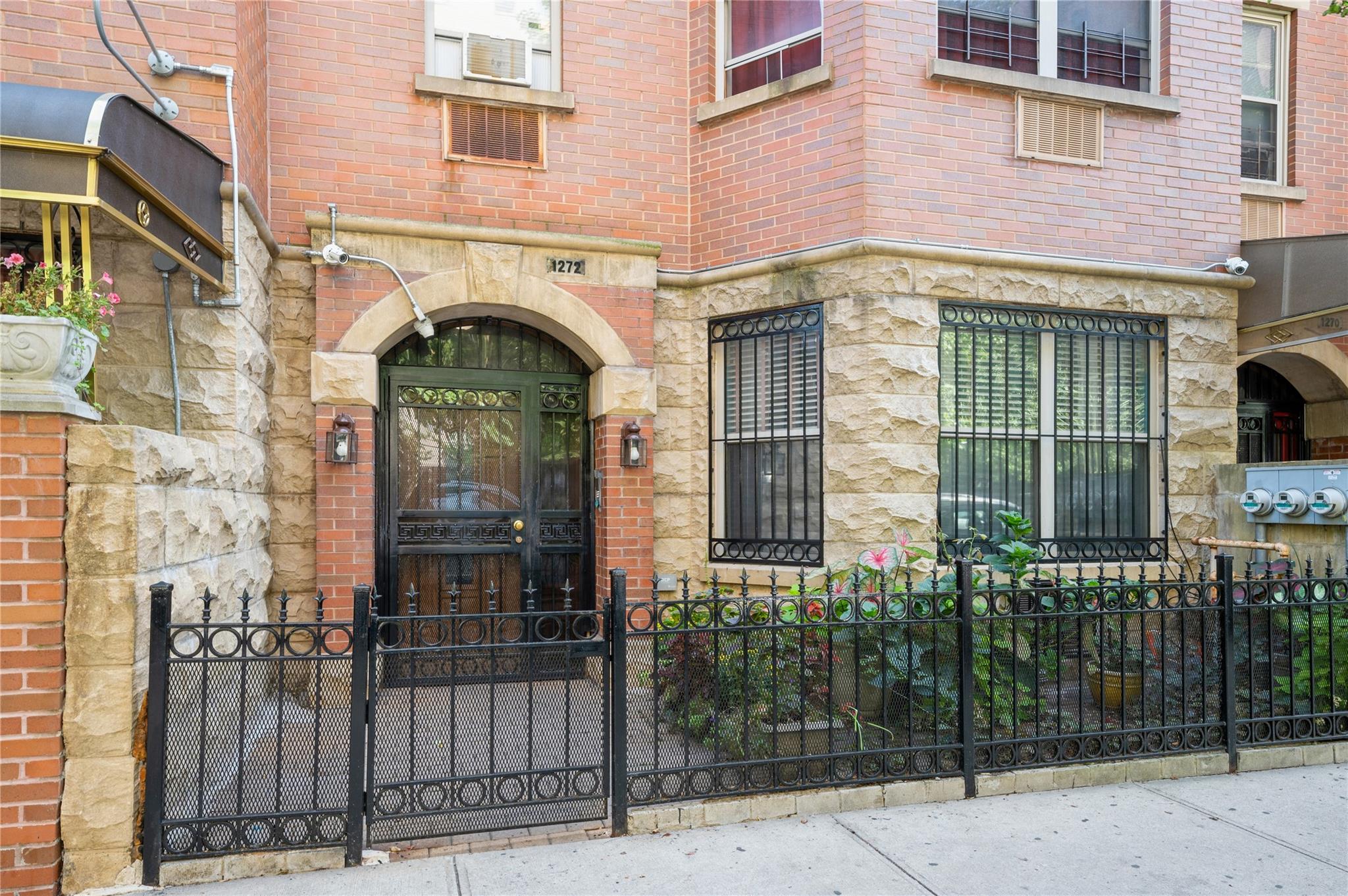 Rental Property at Grant Avenue, Bronx, New York - Bedrooms: 2 
Bathrooms: 1 
Rooms: 6  - $3,090 MO.