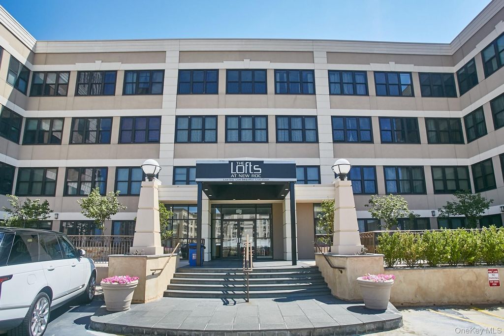 Photo of 100 New Roc City Plaza #104, New Rochelle, NY 10801 (MLS # 977259)