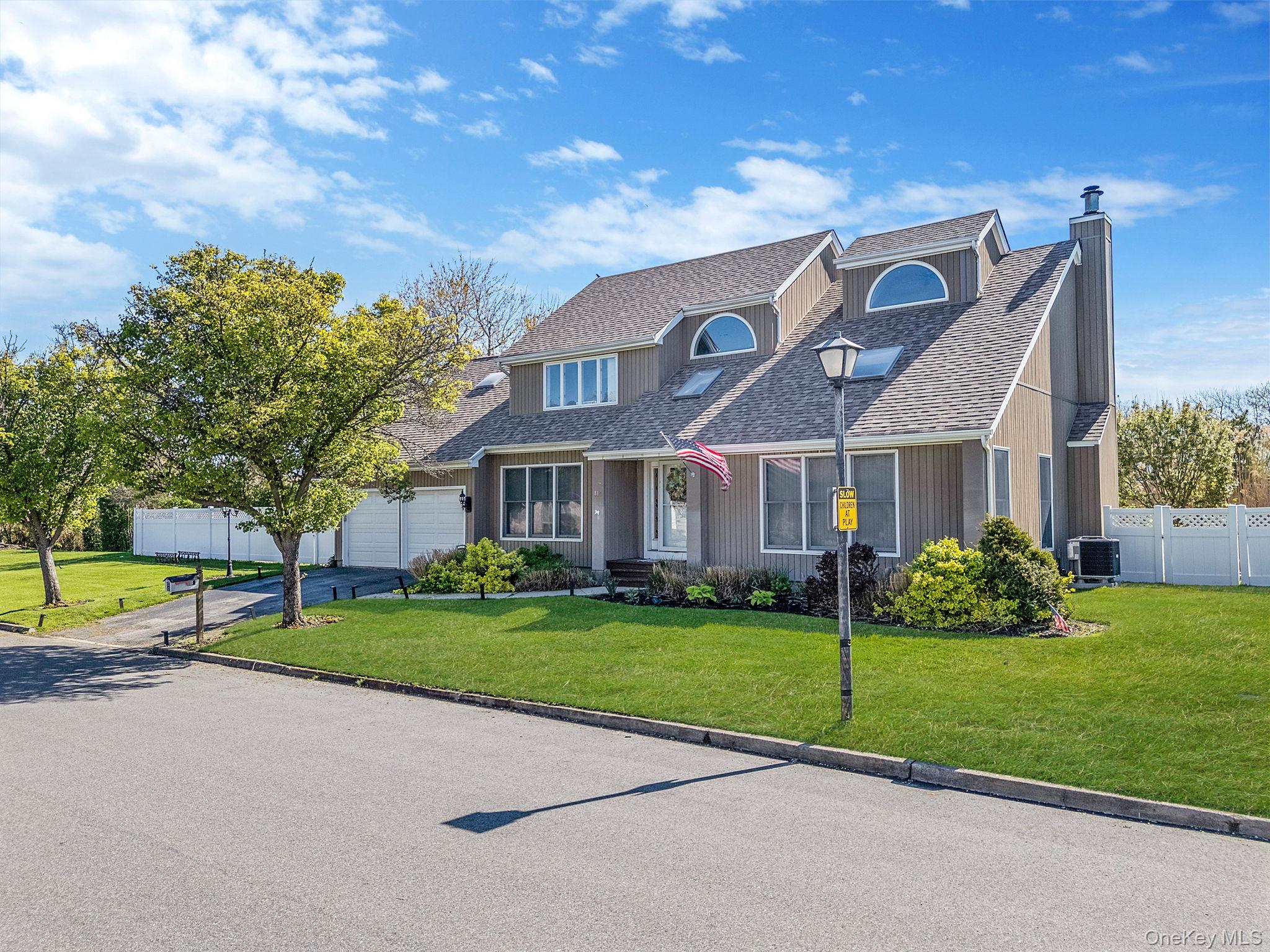810 Anthony Drive - Photo 2