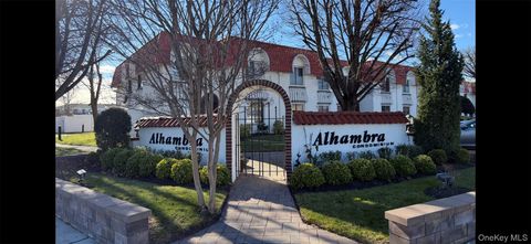 25 Alhambra Drive Oceanside NY 11572