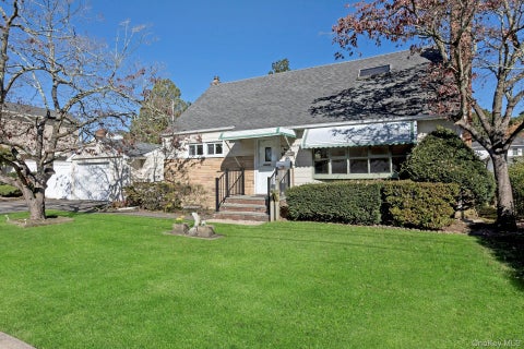 Photo of 105 N Oak Street, Massapequa, NY 11758 (MLS # 1065061)