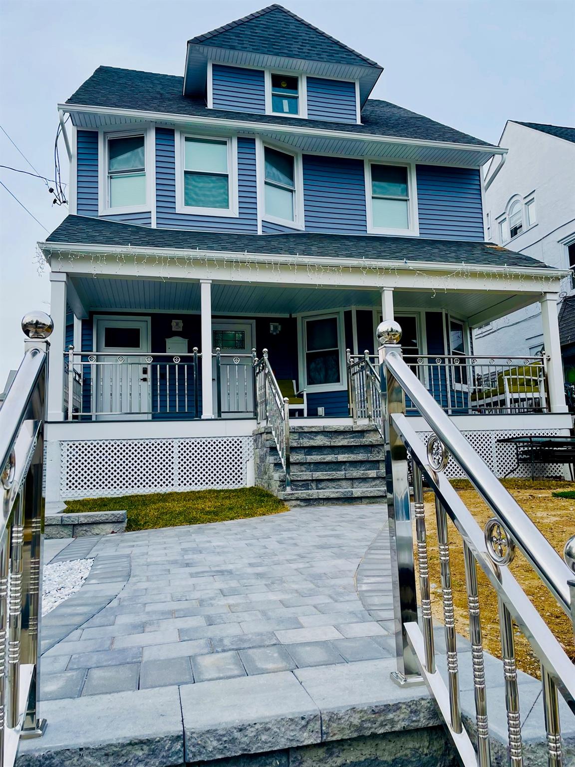Colonial Place 2, New Rochelle, New York - 3 Bedrooms  
1 Bathrooms  
4 Rooms - 