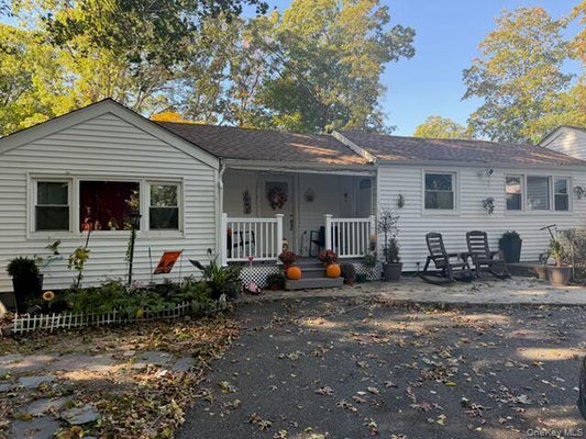 104 LEXINGTON AVE, CENTRAL ISLIP, NY 11722 - Image 3796d7de5c0baa79d3baecc7bf01f299/1354535218