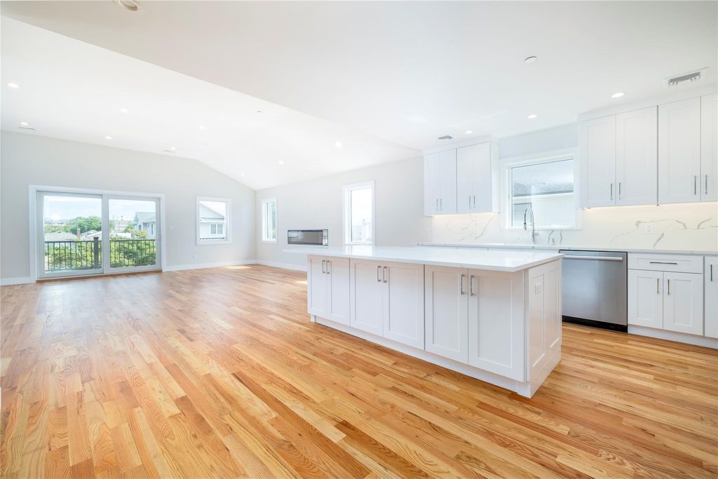 Photo of 344 E Fulton Street, Long Beach, NY 11561 (MLS # 892391)