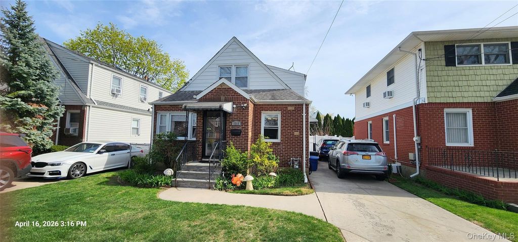 Photo of 1312 Park Avenue, New Hyde Park, NY 11040 (MLS # 986686)